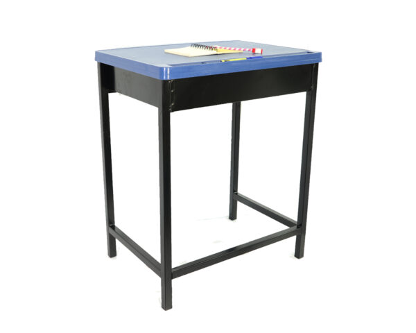 Estic Plastic Table