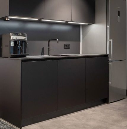 BUILT-IN PANTRY WITH  WATER RESISTANCE TOP  (LOW & WALL CABINET)